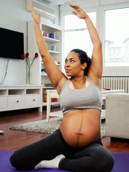 Nikia working out while pregnant